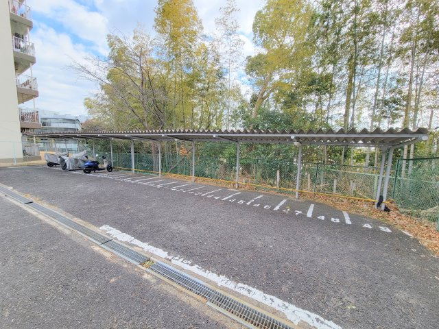 奈良市藤ノ木台１丁目の賃貸マンションの庭