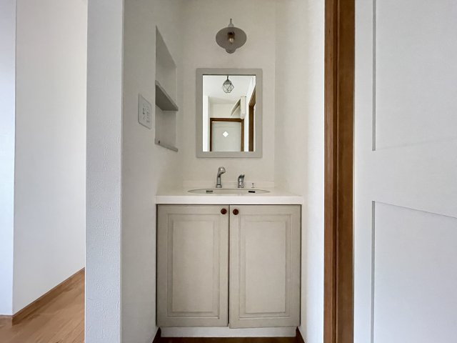 八戸市西白山台4丁目の独立洗面台