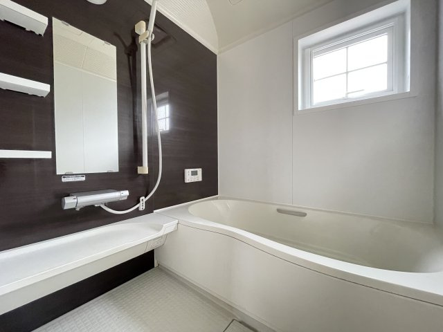 八戸市西白山台4丁目の浴室