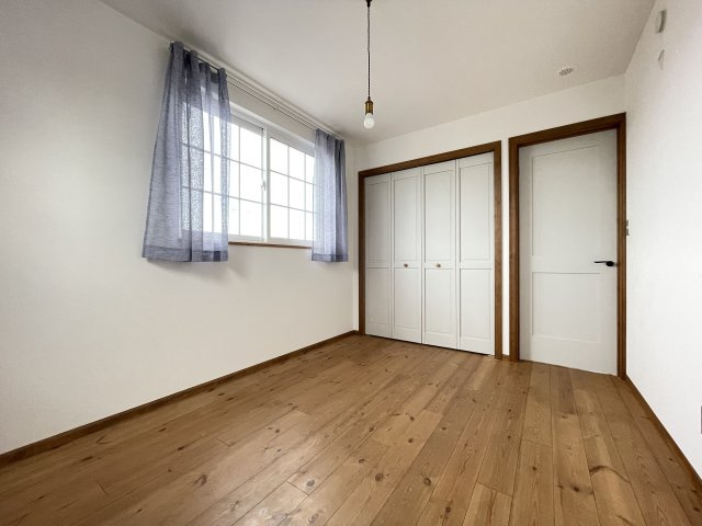 八戸市西白山台4丁目の洋室