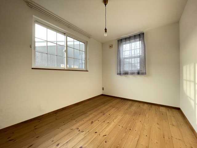 八戸市西白山台4丁目の洋室