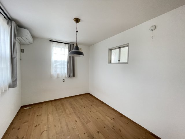 八戸市西白山台4丁目の洋室