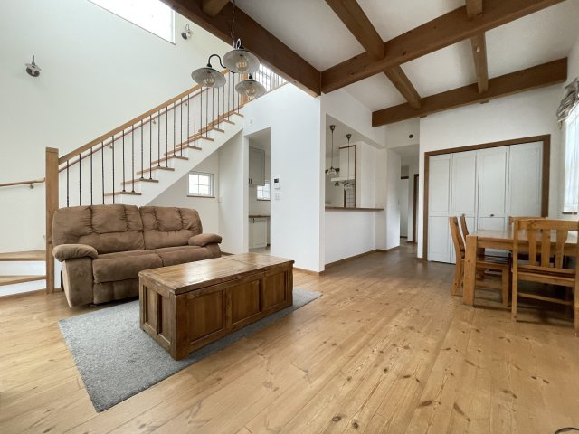 八戸市西白山台4丁目の居間・リビング