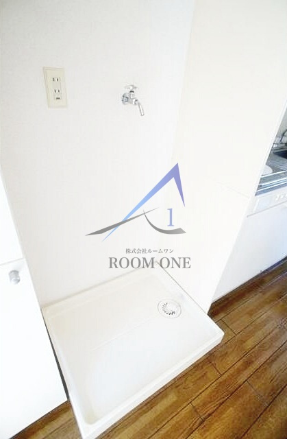 アドウェル西嶺Ｃ棟の設備|洗濯機置き場です。