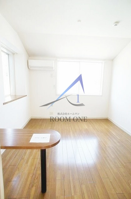 アドウェル西嶺Ｃ棟の居間・リビング|洋室のお部屋です。