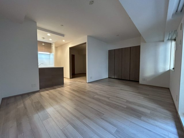 プレサンスレジェンド大阪新町タワーの居間・リビング