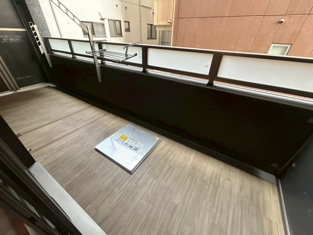 プレサンスレジェンド大阪新町タワーのバルコニー