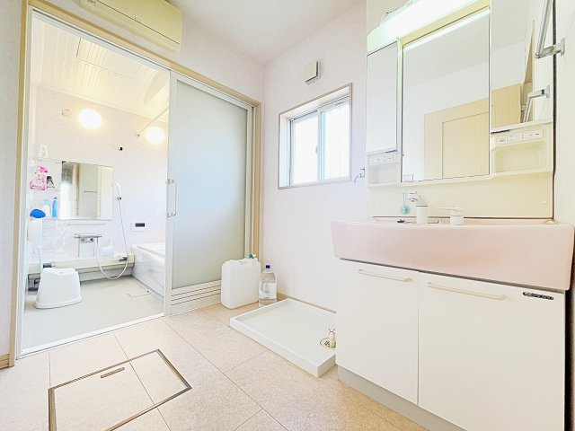 想定賃料年102万　想定利回り6.07％　木造戸建の独立洗面台