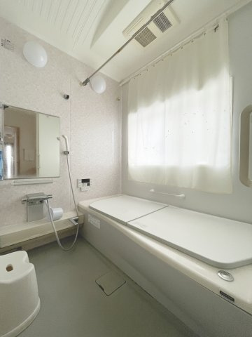 想定賃料年102万　想定利回り6.07％　木造戸建の浴室