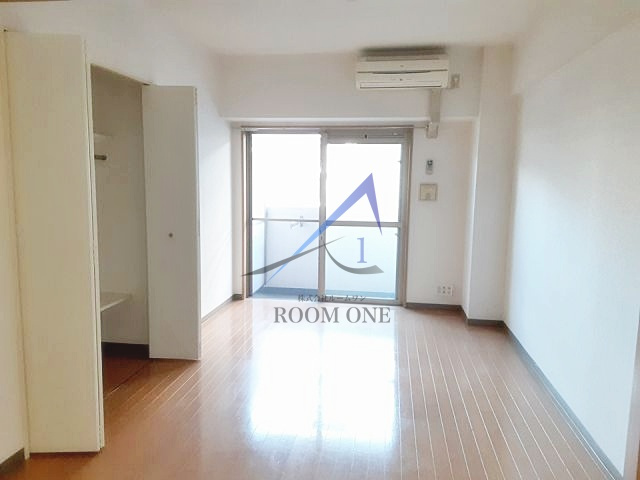 ルマ・マニスの居間・リビング|洋室のお部屋です。