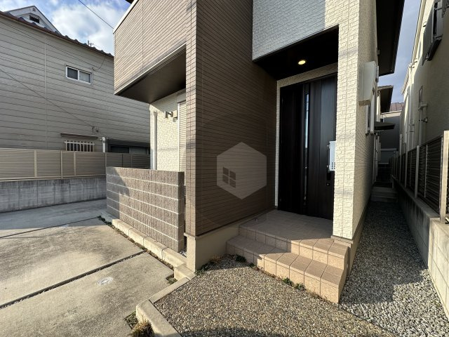 玉串町東戸建てのエントランス