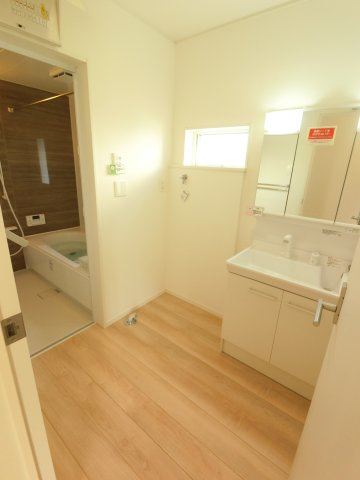 佐賀市西田代第3　1号棟の内観：施工例|広くて使いやすい洗面ルーム。朝もゆとりをもって準備できます♪