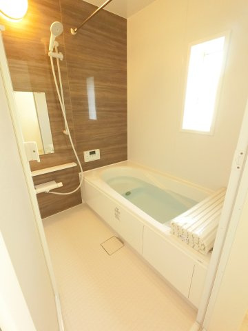 佐賀市西田代第3　1号棟の内観：施工例|1日の疲れがとれる、ゆったりとしたバスルーム。便利な浴室乾燥暖房機を完備。