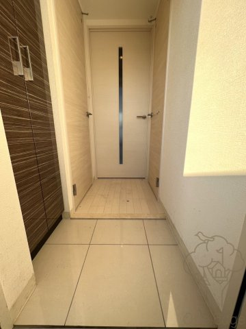 エス・キュート南森町の玄関