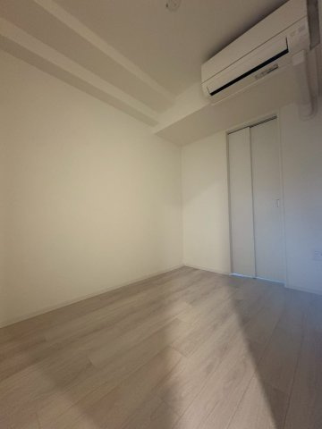 セレニテ難波グランデシュッドの洋室