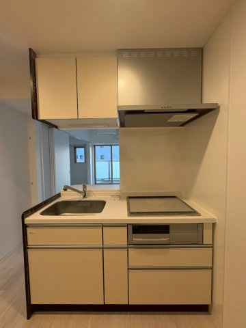 セレニテ難波グランデシュッドのキッチン