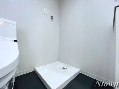 【設備】 | Castana.城主(カスターニャジョウシュ) | 洗濯機置き場です。