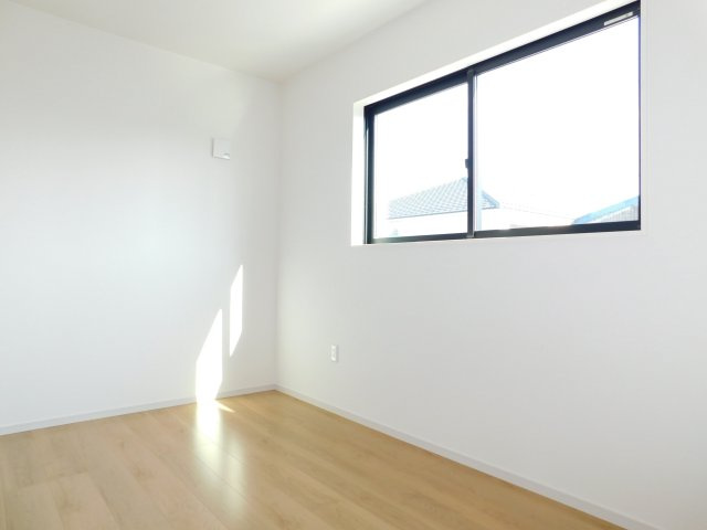 名古屋市北区北久手町の新築一戸建の洋室|◇洋室◇　　明るい洋室５．５帖！　