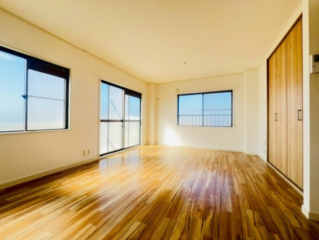 サンハイツ　西明石の居間・リビング