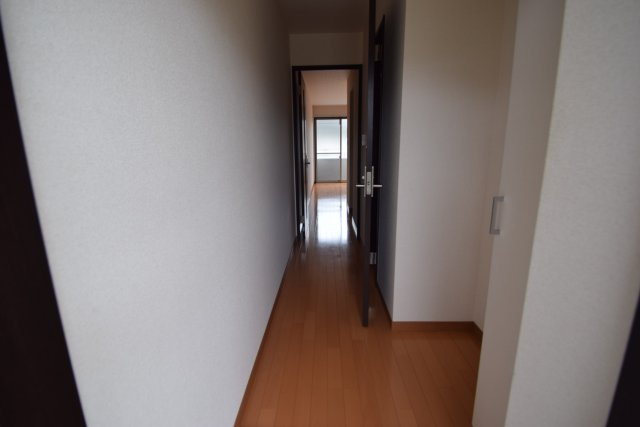 リブリ・パルクルールの玄関|玄関から室内