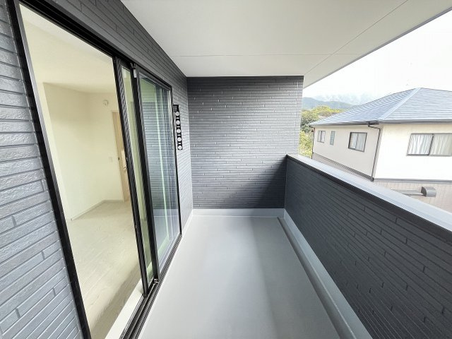 【バルコニー】 | 糟屋郡須恵町上須惠25期　3号棟（全7区画）【仲介手数料無料・0円】 | 施工例。施工例は完成時と異なる場合があります。
