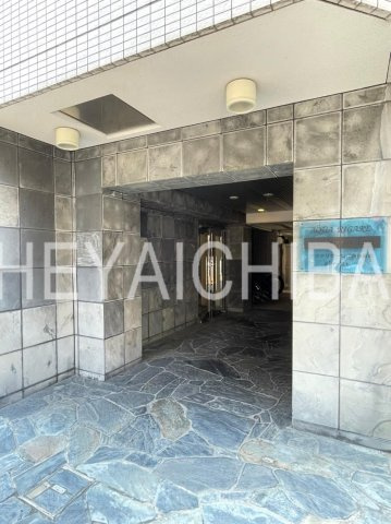 アクアリガーレ西日暮里イーストのエントランス