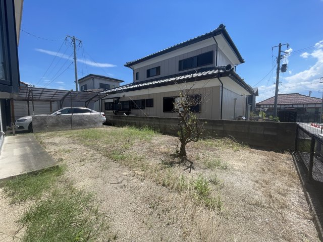 想定賃料年108万　想定利回り4.7％　木造戸建の庭|家庭菜園やガーデニングも楽しめる陽当たり良好な庭！芝生を植えてお子様の遊びスペースを作るのも◎