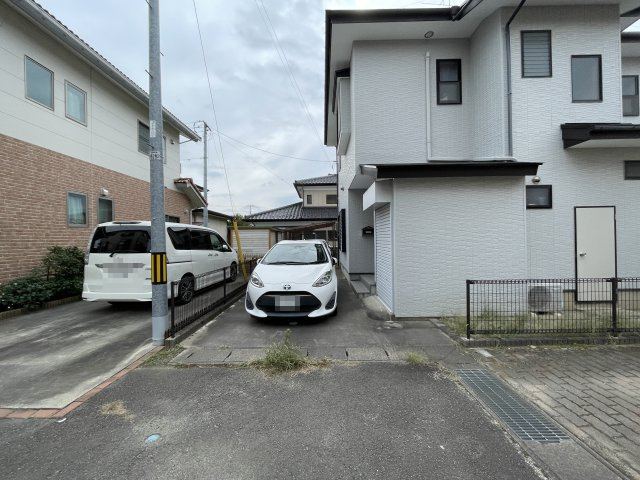 想定賃料年108万　想定利回り4.7％　木造戸建のその他|縦列3台可能です。