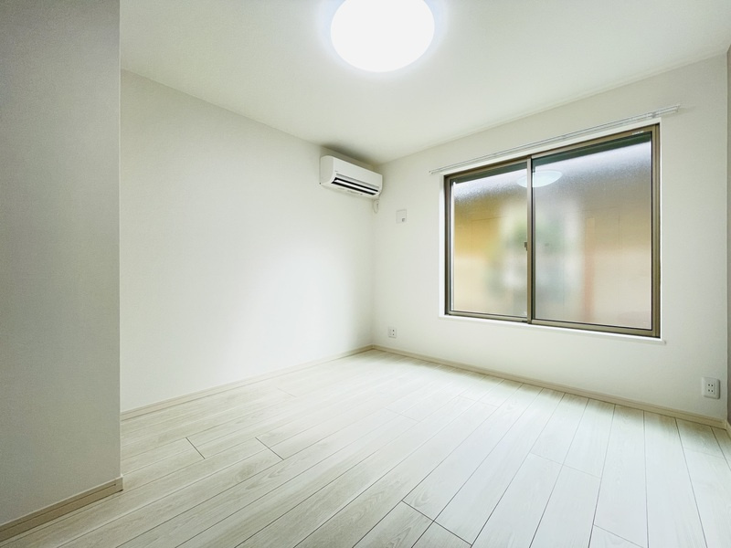 府中市清水が丘２丁目のアパートの居間・リビング