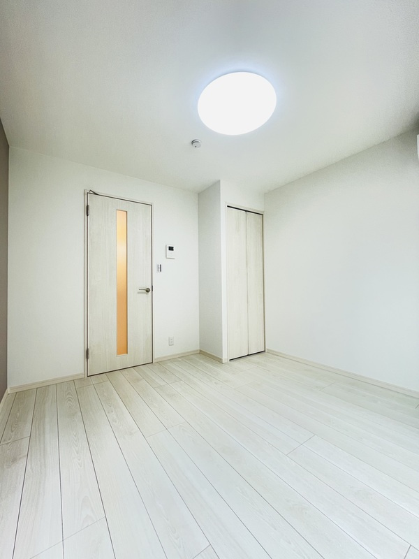 府中市清水が丘２丁目のアパートの居間・リビング