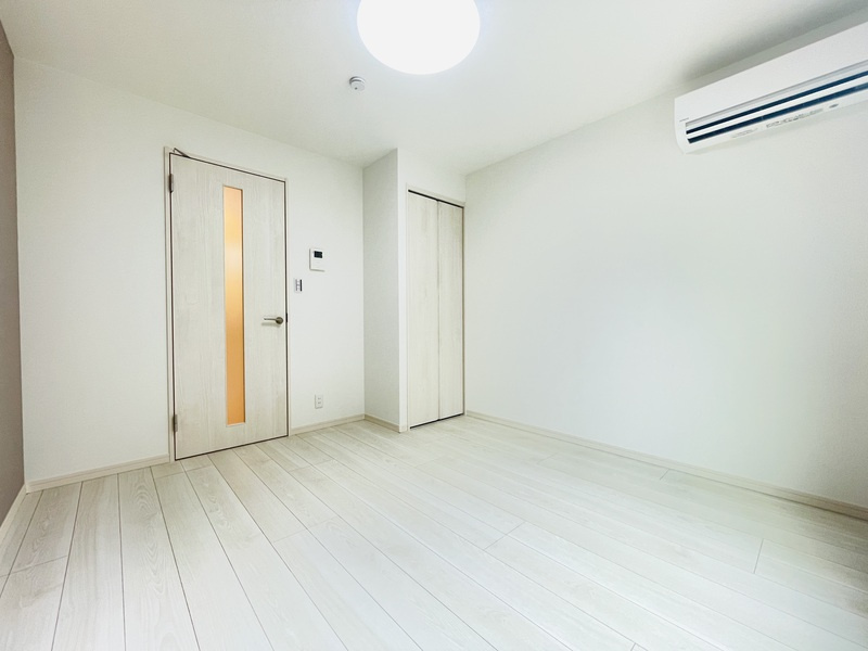 府中市清水が丘２丁目のアパートの居間・リビング