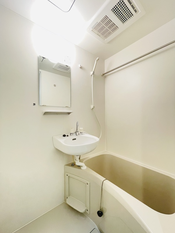 府中市清水が丘２丁目のアパートの浴室