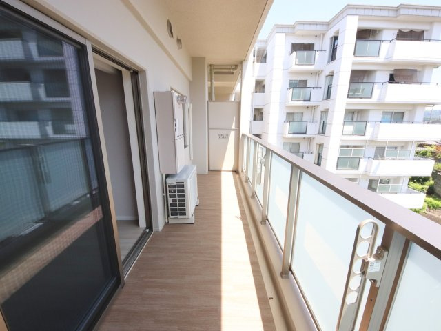 Ｔｏｕｒ　ｄ’Ａｎｇｅ　Ｉｋｏｍａのバルコニー