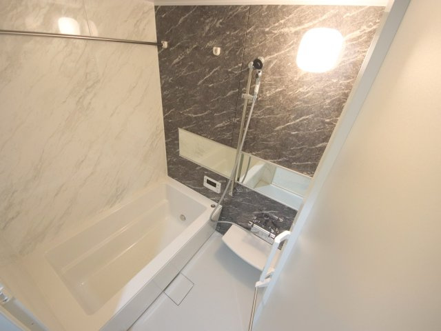 Ｔｏｕｒ　ｄ’Ａｎｇｅ　Ｉｋｏｍａの浴室