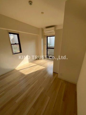 アルビオン西梅田の居間・リビング|こちらのリビングで趣味の時間をお楽しみください