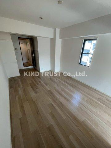 アルビオン西梅田の居間・リビング|こちらのリビングで趣味の時間をお楽しみください