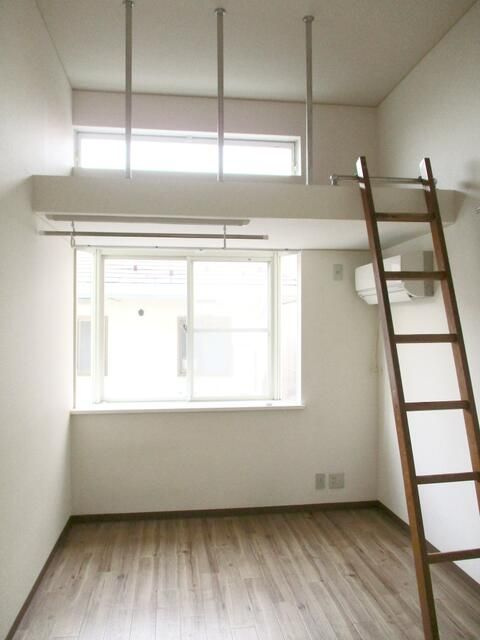 サンライフ大山の居間・リビング