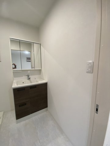 一戸建　大津市一里山4丁目の独立洗面台|収納もたっぷりできる独立洗面台