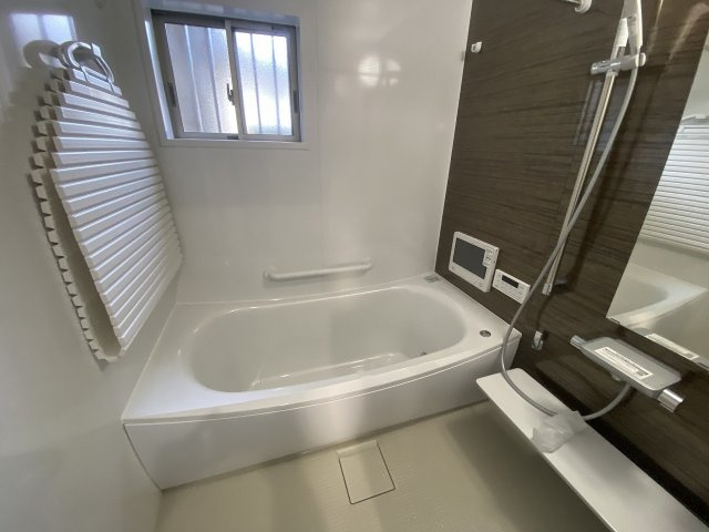一戸建　大津市一里山4丁目の浴室|ゆったり足を伸ばしてくつろげる浴室　浴室TV付きです