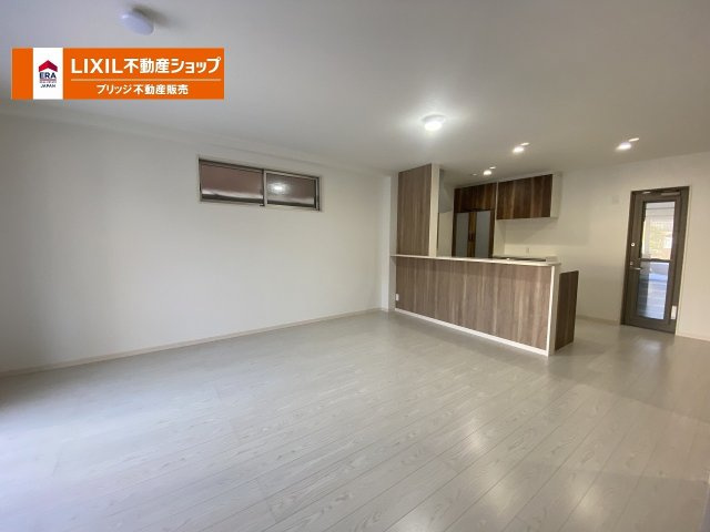 一戸建　大津市一里山4丁目の居間・リビング|ご家族が集まるリビングは広々LDK17.39帖