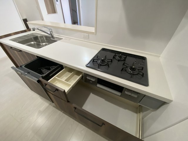 一戸建　大津市一里山4丁目のキッチン|家事の負担を軽減できる食器洗乾燥機付き