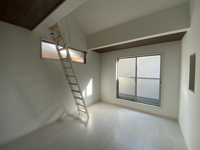 一戸建　大津市一里山4丁目の洋室|2階洋室7.23帖　ロフト付き