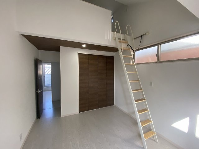 一戸建　大津市一里山4丁目の洋室|2階洋室7.23帖　クローゼット+ロフト付きで収納豊富