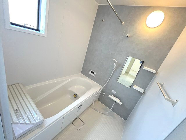 【内装】 | 糟屋郡須恵町上須惠25期　4号棟（全7区画）【仲介手数料無料・0円】 | 施工例。浴室です。施工例は完成時と異なる場合があります。