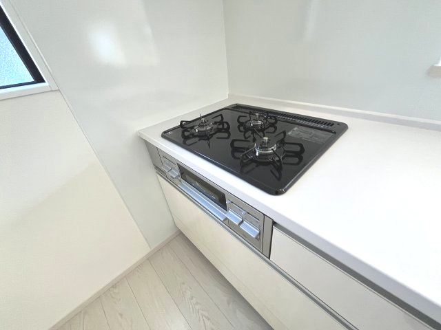 【キッチン】 | 糟屋郡須恵町上須惠25期　4号棟（全7区画）【仲介手数料無料・0円】 | 施工例。施工例は完成時と異なる場合があります。