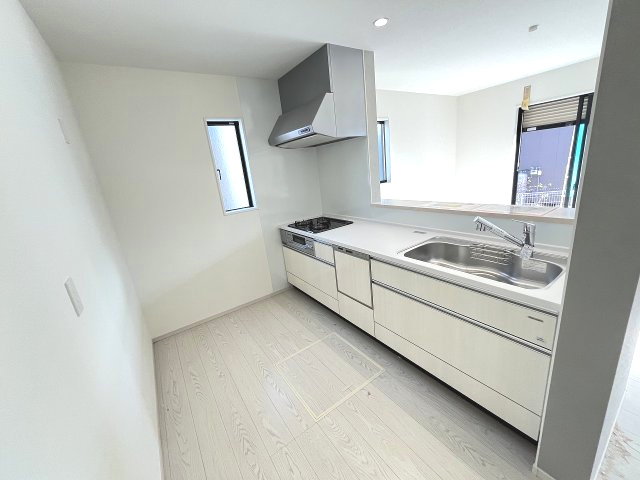 【キッチン】 | 糟屋郡須恵町上須惠25期　4号棟（全7区画）【仲介手数料無料・0円】 | 施工例。施工例は完成時と異なる場合があります。