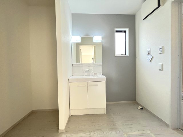 【洗面所】 | 糟屋郡須恵町上須惠25期　4号棟（全7区画）【仲介手数料無料・0円】 | 施工例。施工例は完成時と異なる場合があります。