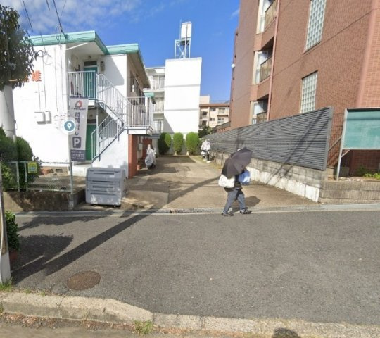 サニーハイム富雄のエントランス