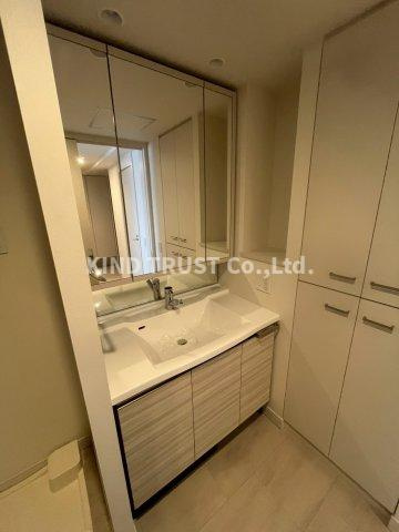 グランドメゾン新梅田タワー THE CLUB RESIDENCEの洗面所|スペースが確保できる洗面所です