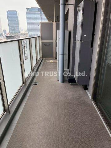 グランドメゾン新梅田タワー THE CLUB RESIDENCEのバルコニー|外からの目が気にならないバルコニーで洗濯物が干せます